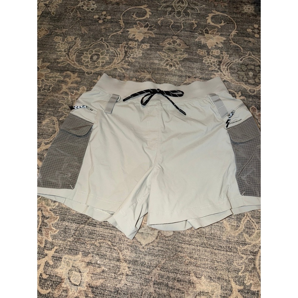 Lululemon Multi-Pocket Cargo High-Rise Hiking Short 5"